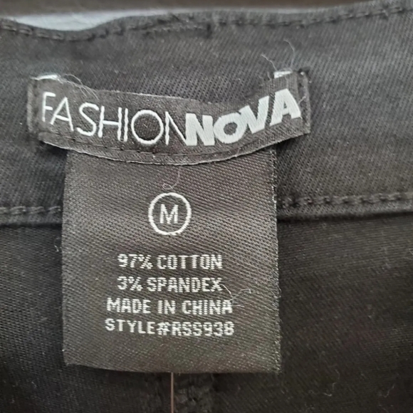 Fashion Nova Black Denim Distressed 5 Pocket Design Button Cut-Off Shorts Medium - Picture 3 of 3